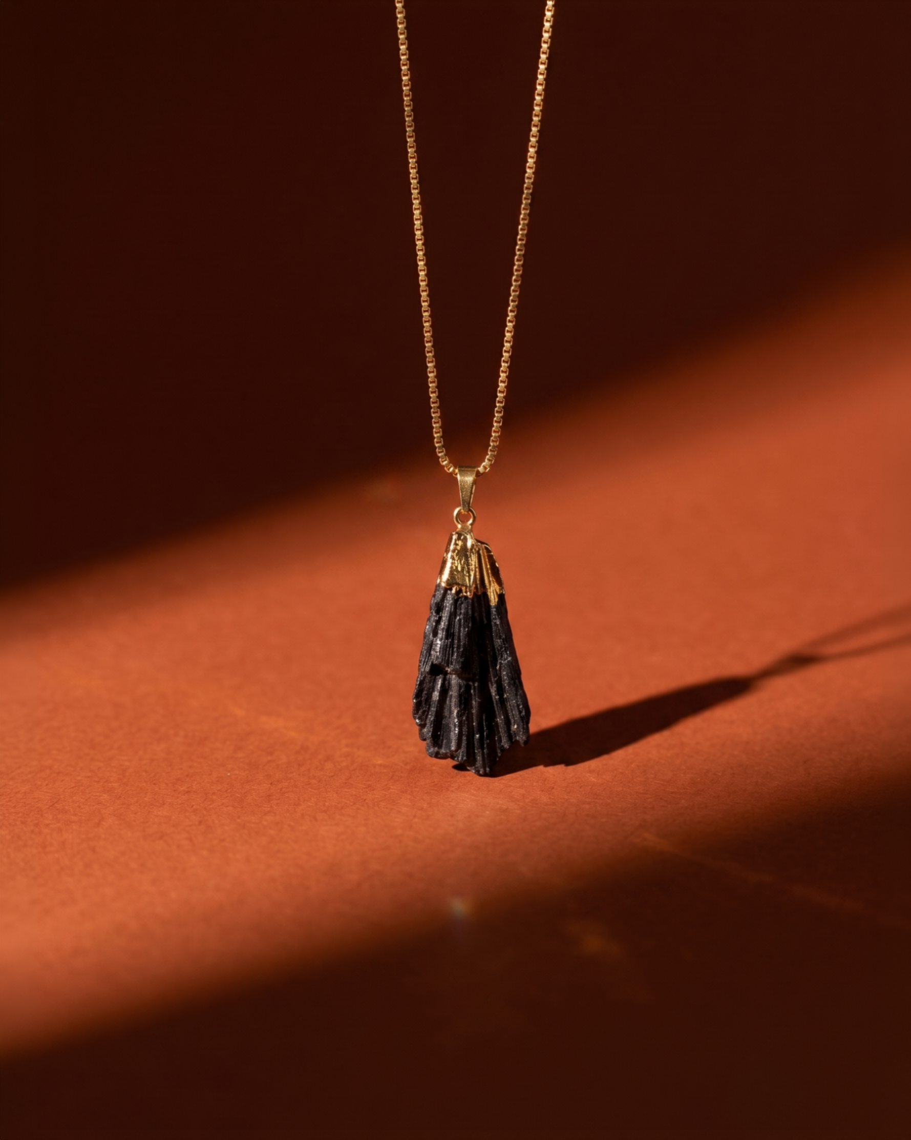 Collar de Cianita Negra